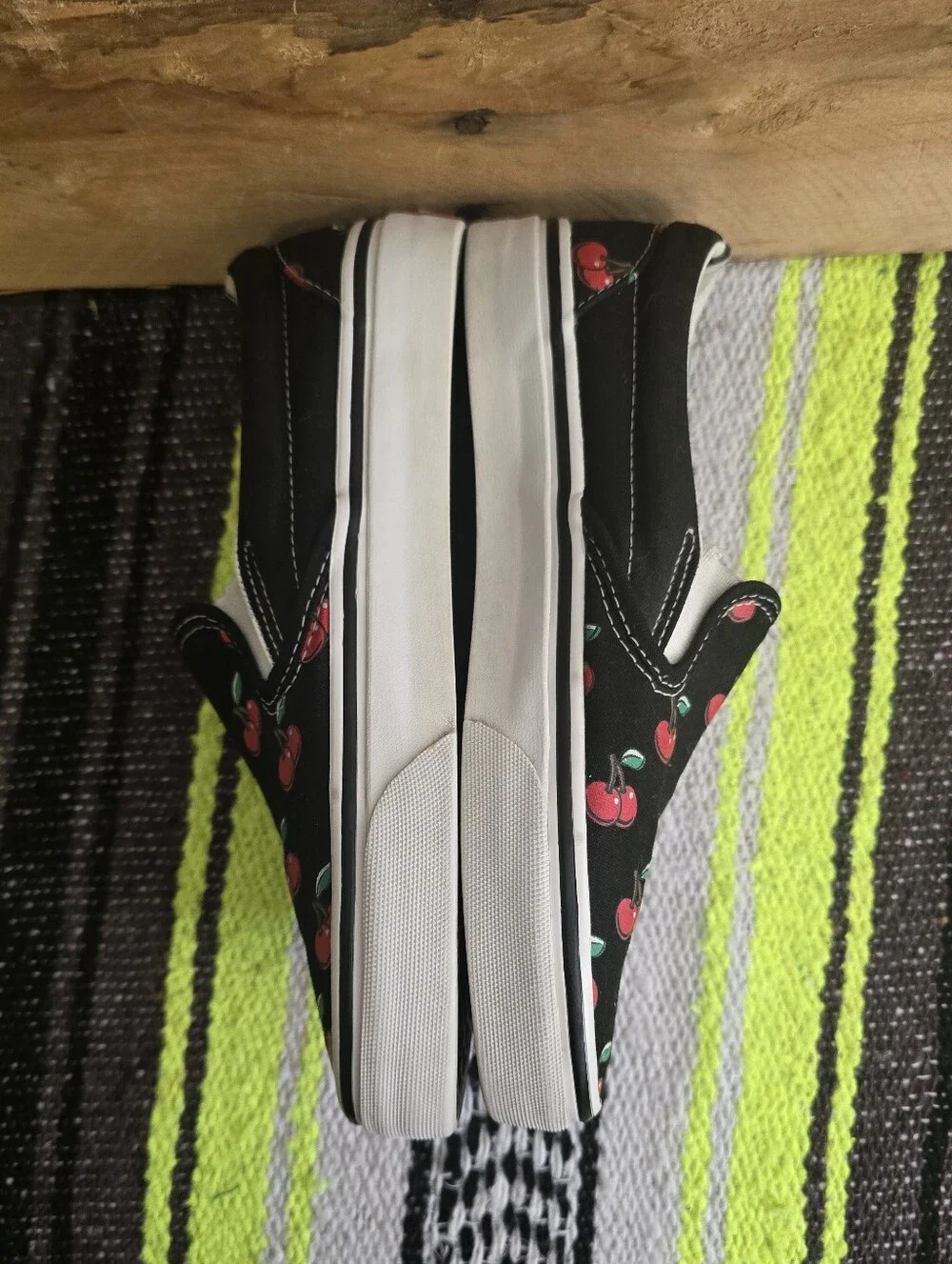 Vans Classic Slip-On Cherry Print — Black/Red Size:7 - Picture 4 of 7